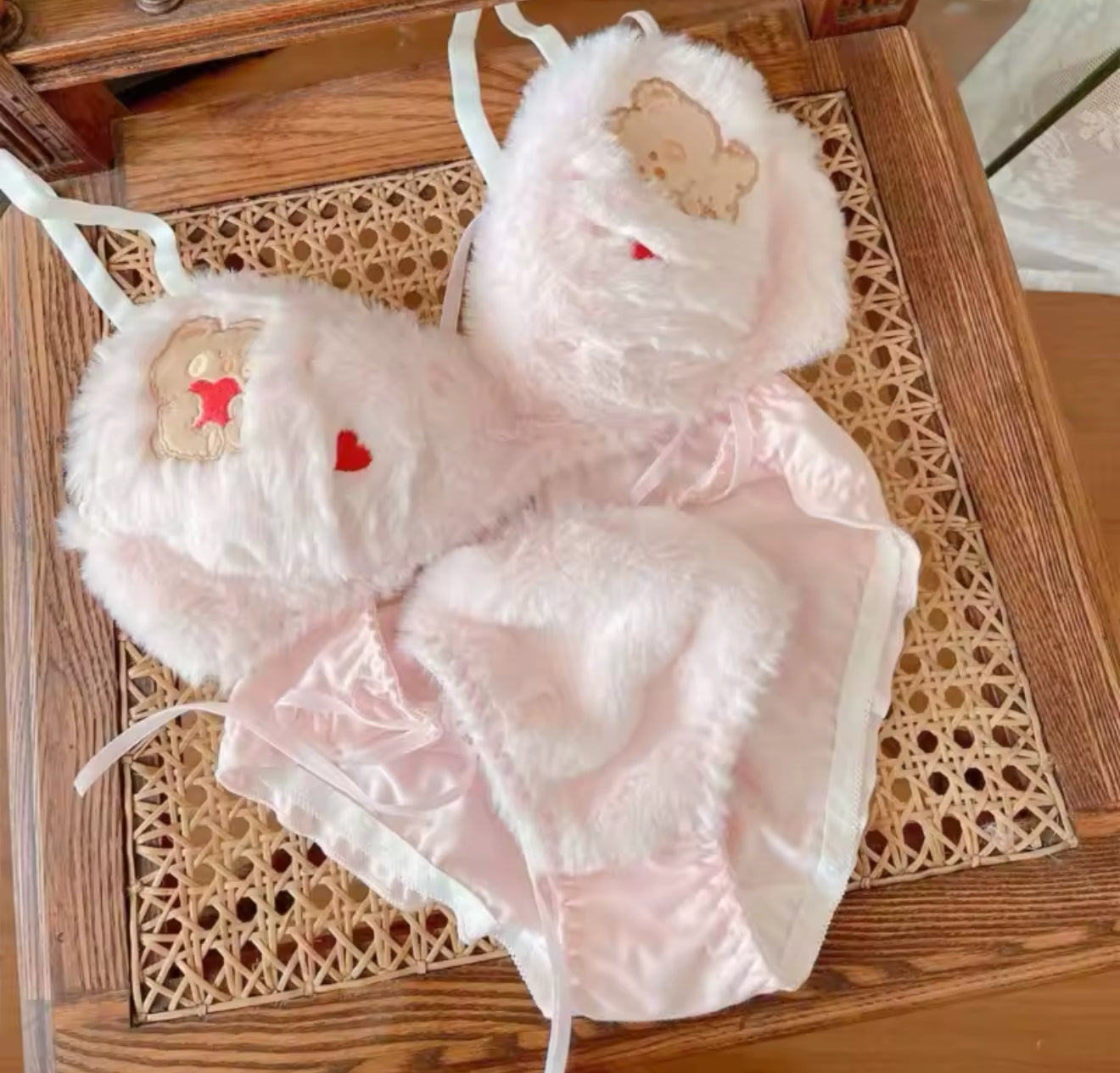 Schattige teddybeer lingerie set van zacht pluche – sexy en cozy kawaii ondergoed met beervormige cups