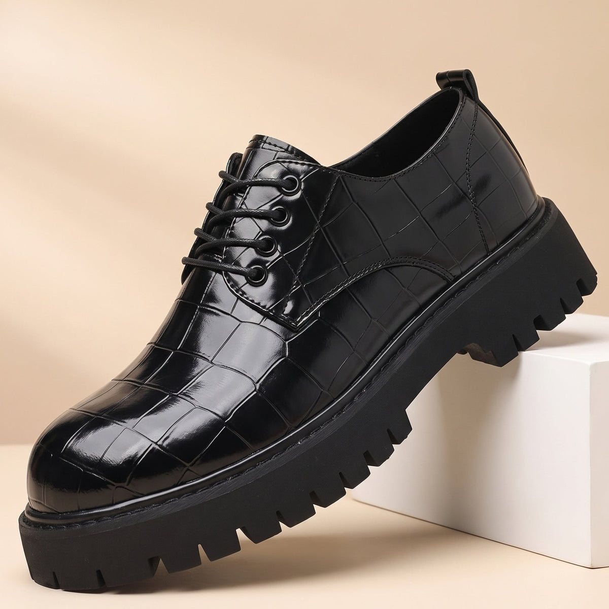 Achteraanzicht van de klassieke leren derbyschoenen, met aandacht voor de hiel en de afwerking.