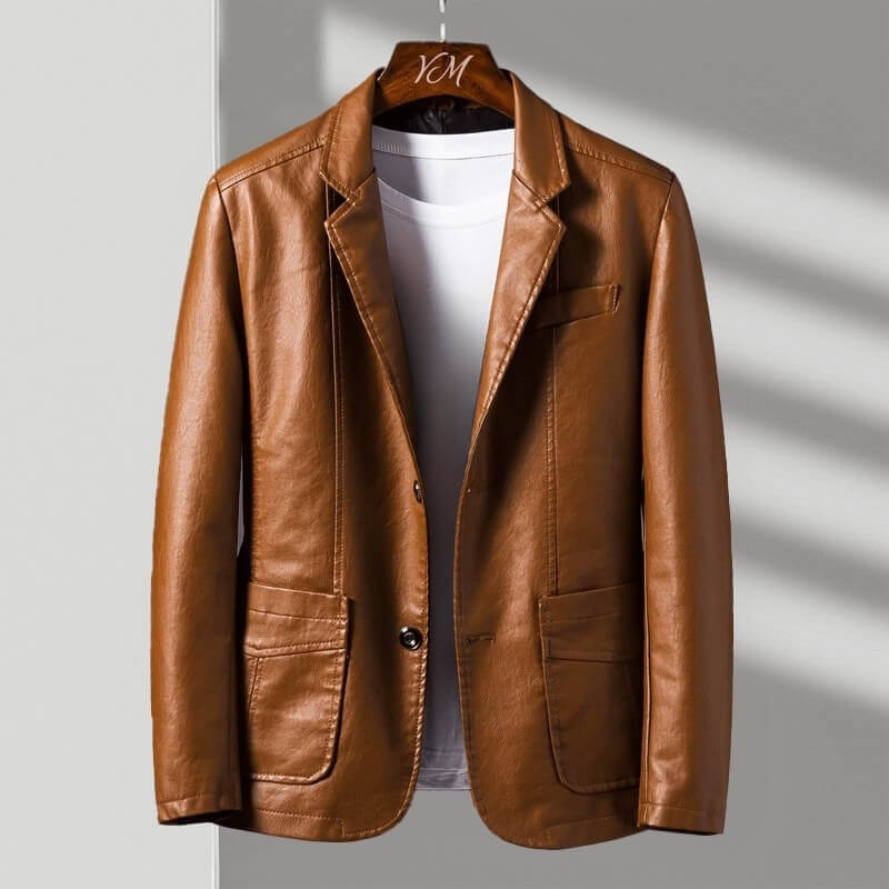 Wessel luxe leren herenjas in cognac bruin, frontaal gepresenteerd met een klassieke kraag en knoopsluiting.