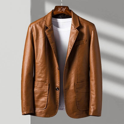 Wessel luxe leren herenjas in cognac bruin, frontaal gepresenteerd met een klassieke kraag en knoopsluiting.