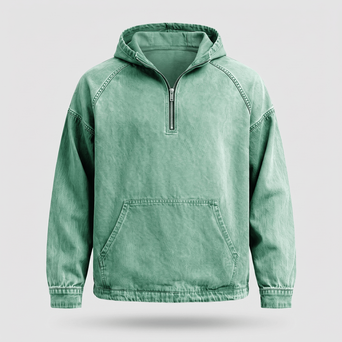 Close-up van de metalen halve ritssluiting op de borst van de Dion denim hoodie, in detail.