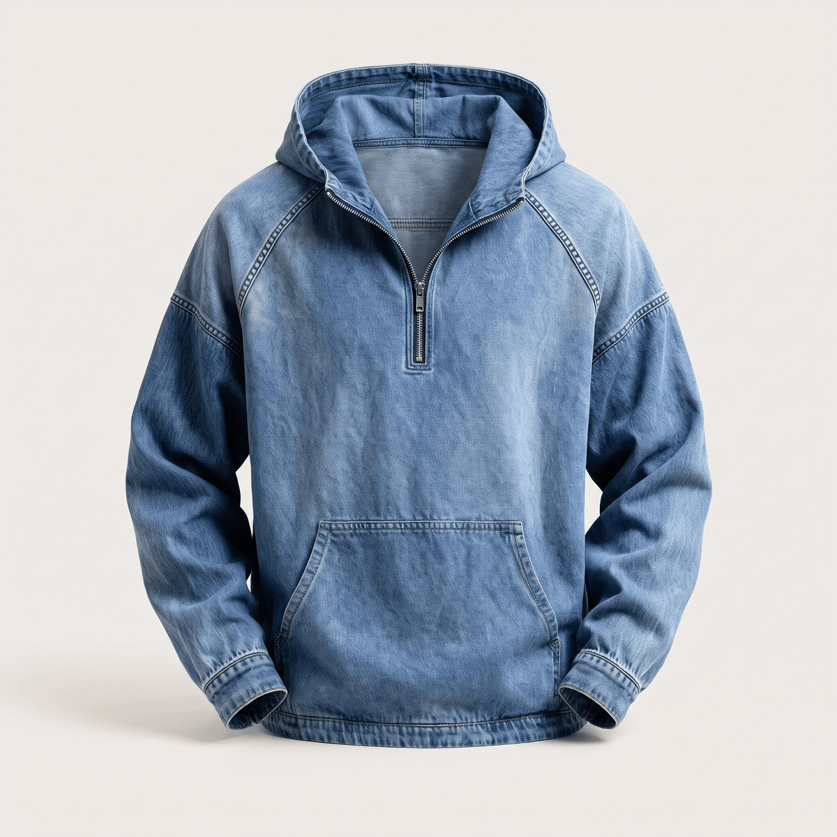 Zijaanzicht van de stijlvolle Dion hoodie in paars, waarbij de raglanmouwen en de pasvorm duidelijk zichtbaar zijn.