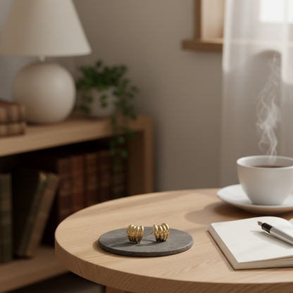 Gouden Oorbellen met Schelp Hanger - Zomerse Oorstekers Dames