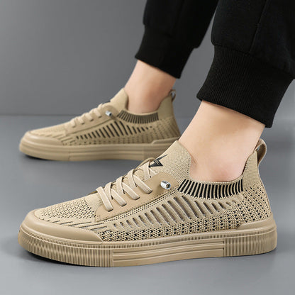 Detailopname van de gedempte rubberen zool van de Cas premium sneakers in bruin