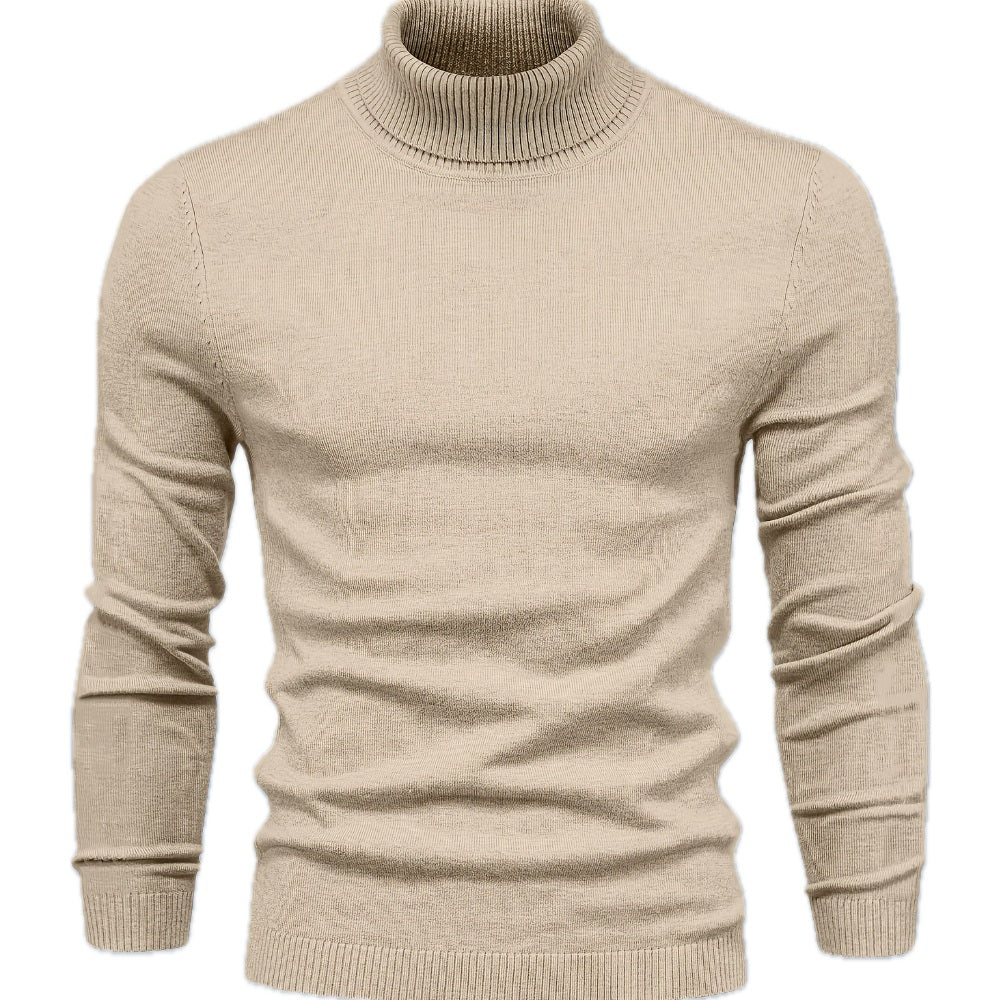 Beige heren sweater gedragen door een man, gecombineerd met een broek voor een ontspannen kantooroutfit.