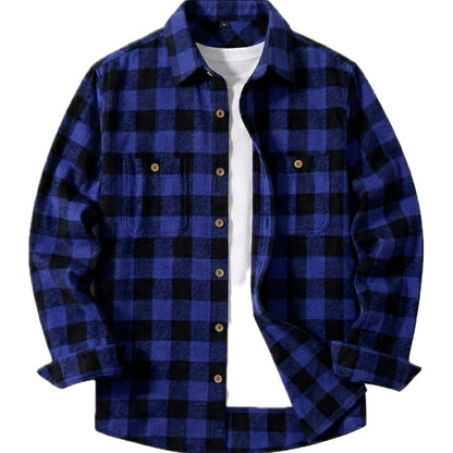 Vooraanzicht van het Jannes heren overhemd in blauw, met gesloten knoopsluiting en opgerolde mouwen, casual gestyled.