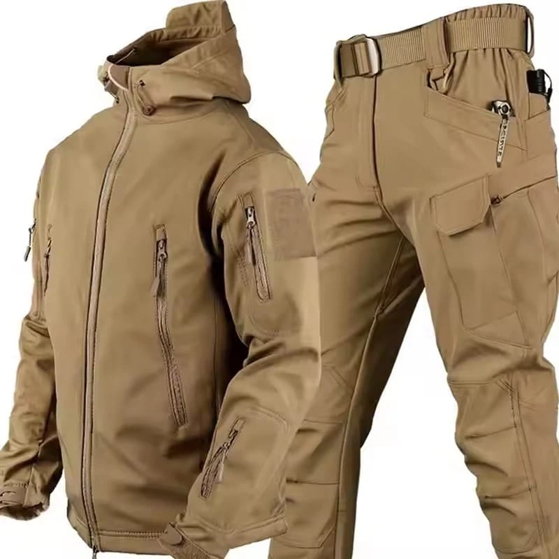 Detailopname van de waterafstotende stof van de Lennox jas, met de ritssluiting en een zijzak zichtbaar.