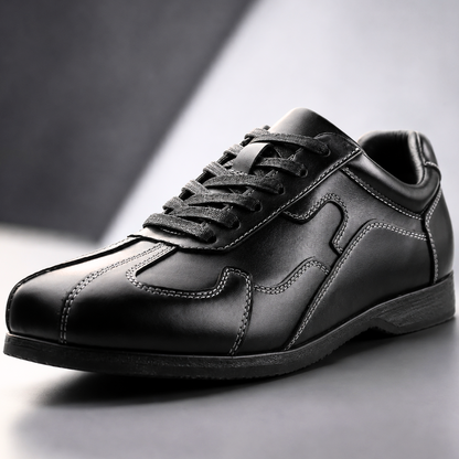 Achterkant van de Silas bruine leren sneakers, met aandacht voor de hiel en de afwerking van het leer.