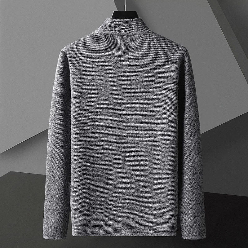 Detailopname van de mouw en manchet van het comfortabele gebreide herencardigan.