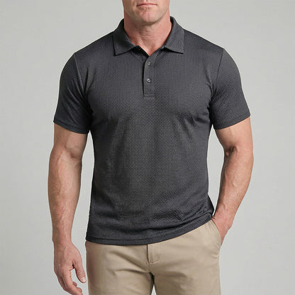 Jorin herenpoloshirt in Salbei Grün, vooraanzicht, met een focus op de kleur en het model