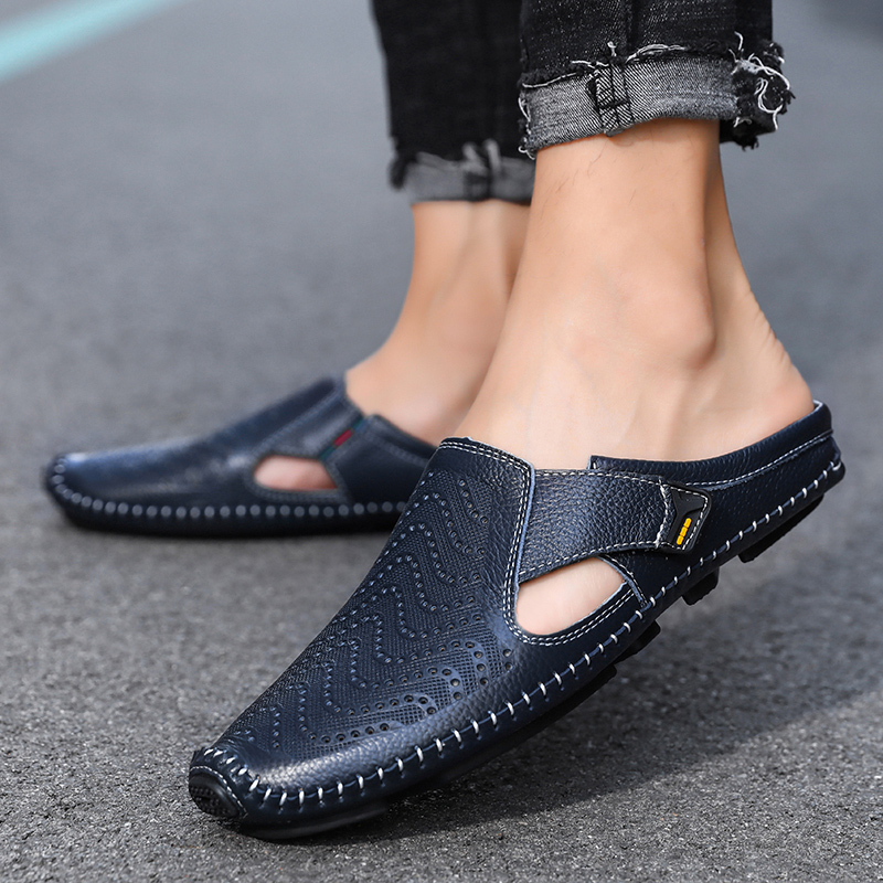 Blauwe Julian leren sandalen, zijprofiel met de open constructie en de zool duidelijk zichtbaar.
