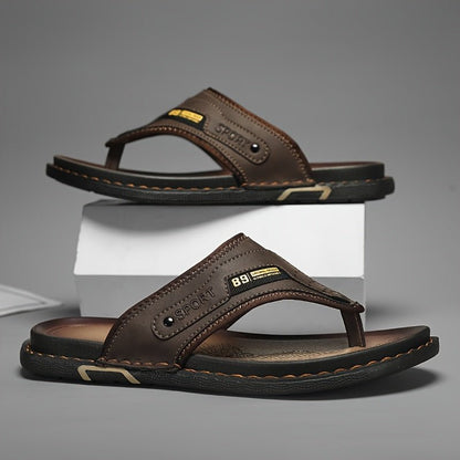Kael herensandalen in bruin, bovenaanzicht met de antislipzool duidelijk zichtbaar, comfortabel en praktisch.
