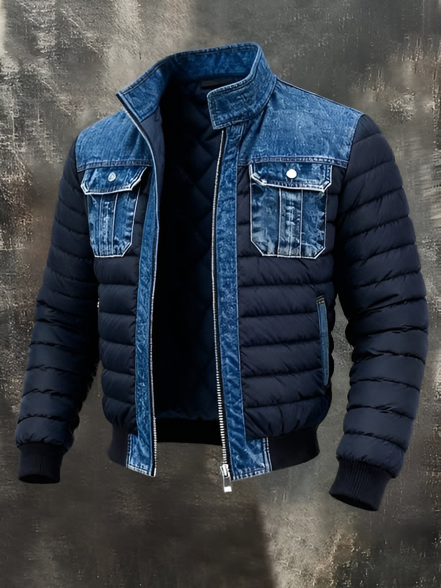 Voorkant van de Guus gevoerde denim jas, met de klassieke denimkleur en zichtbare thermische voering.