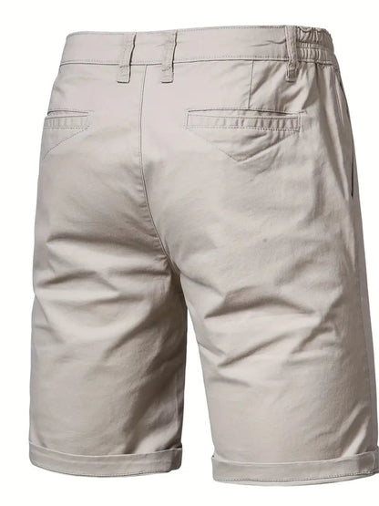 Witte katoenen shorts, plat gelegd, toont de frisse en schone look.