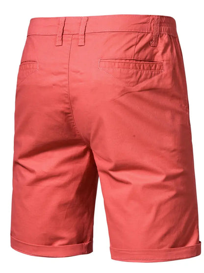 Lichtblauwe katoenen shorts, close-up van de stofkwaliteit en stiksels.