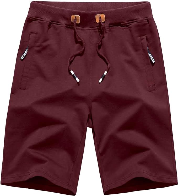 Zijaanzicht van de Quinn shorts in het wit, gedragen, toont de knie-lengte en de bewegingsvrijheid van het ontwerp.