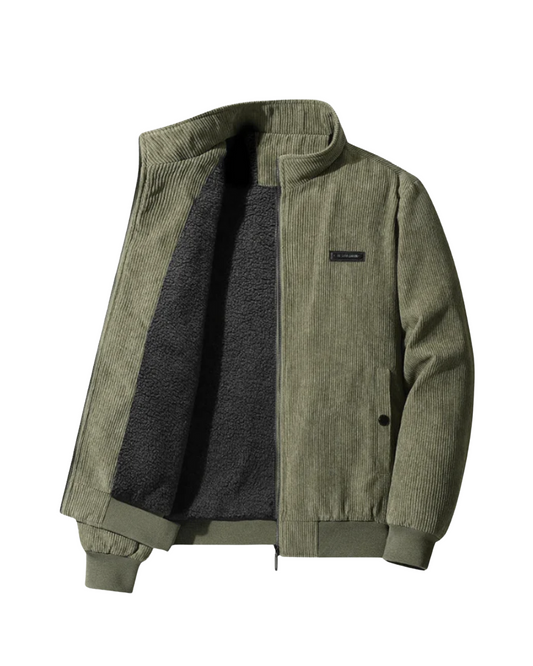 Voorkant van de Remco gewatteerde jas in groen, met een moderne tailored fit en ritssluiting.