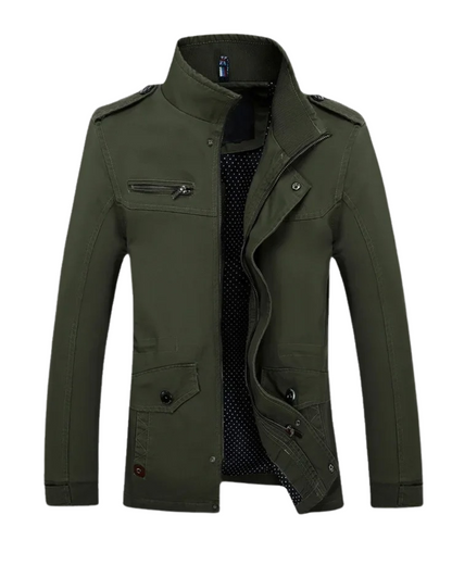 Vooraanzicht van een Rens katoenen herenjack in een klassieke kleur, gedragen door een man in een stedelijke omgeving.