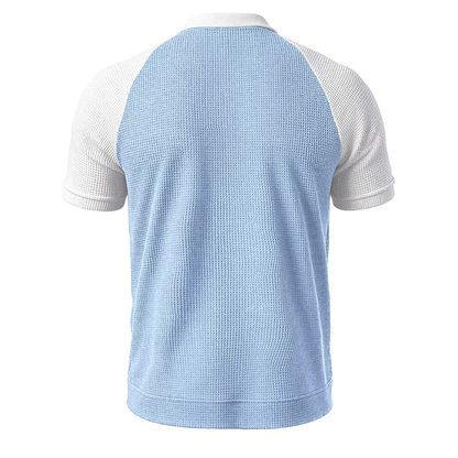 Tobias T-shirt op een effen achtergrond, geopend en plat liggend om de volledige vorm te tonen